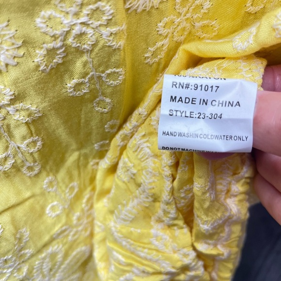 NWT yellow floral embroidered top size XL stretchy bottom hem bohemian hippie - Picture 11 of 13
